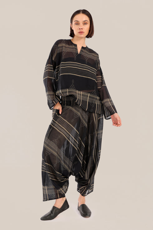 Harem pants with elastic waistline